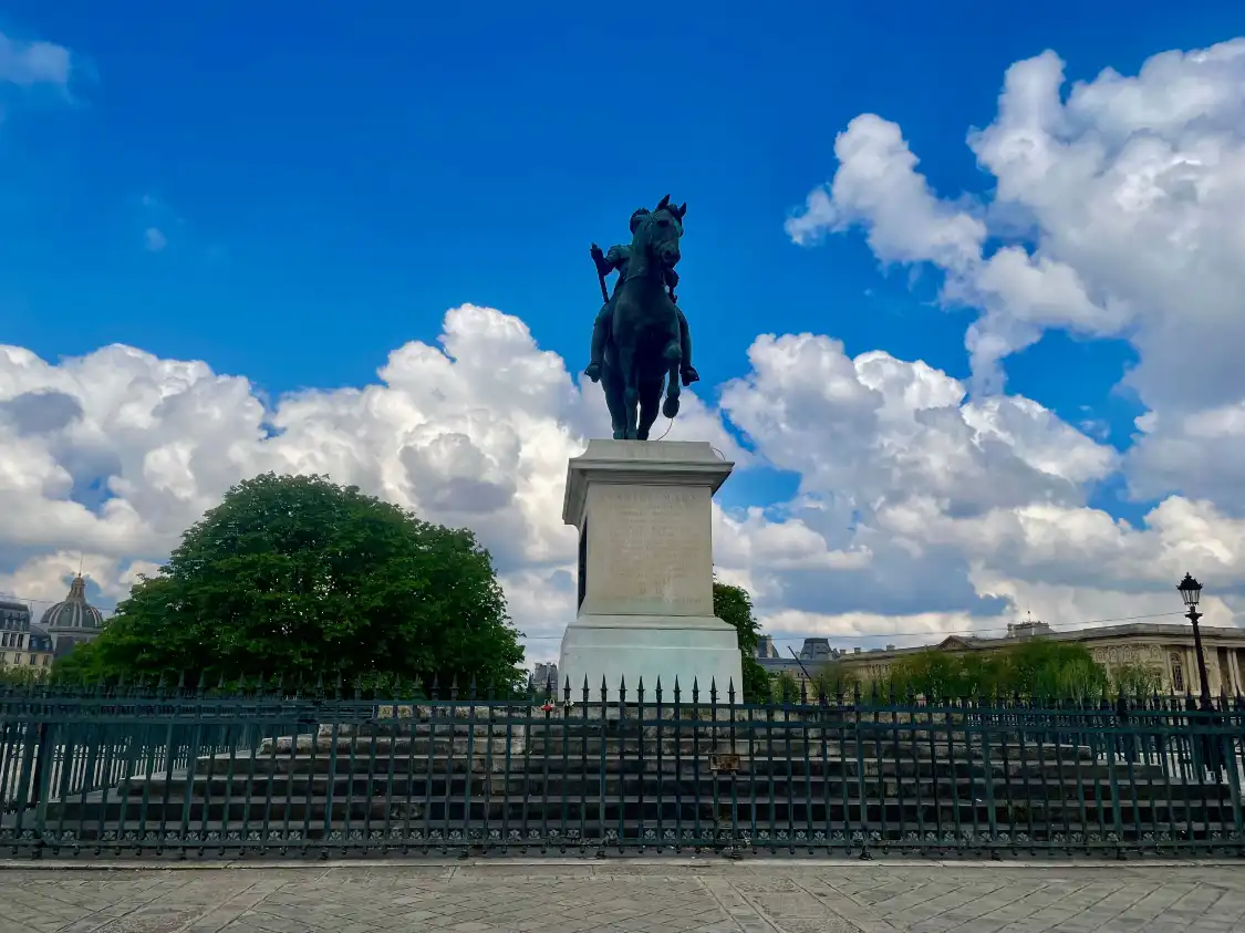 Hotels near Equestrian Statue of Henri IV