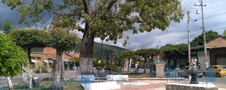 Tres Esquinas Park
