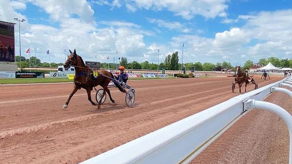 Hippodrome de Laval Bellevue-la-Forêt