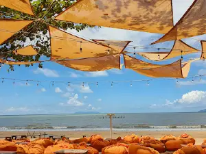 Tiki Club & Local beach