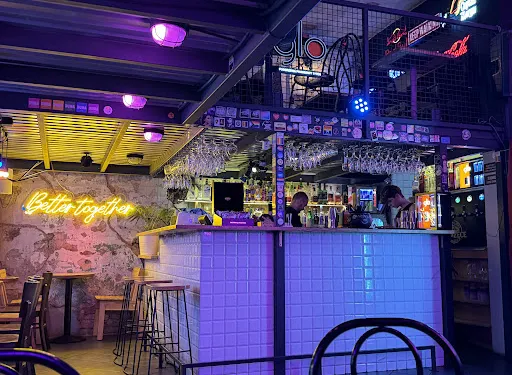 Q HAH Cocktail Bar