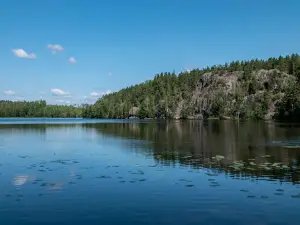 Lake Yastrebinoye