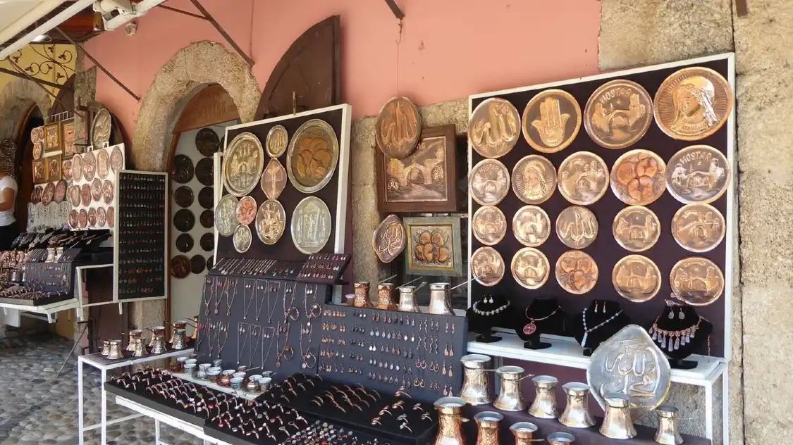 Old Bazar Kujundziluk附近的飯店