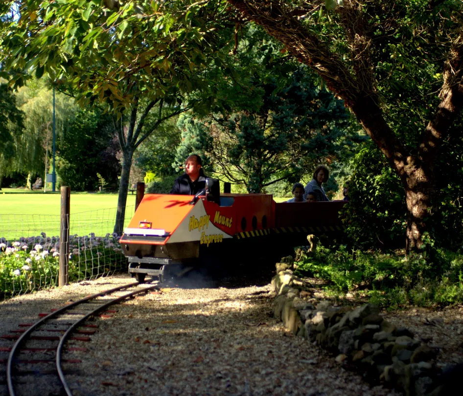 3_Happy Mount Park