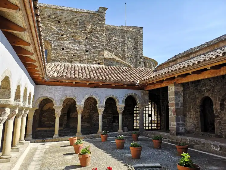 Hotels in Tavernoles