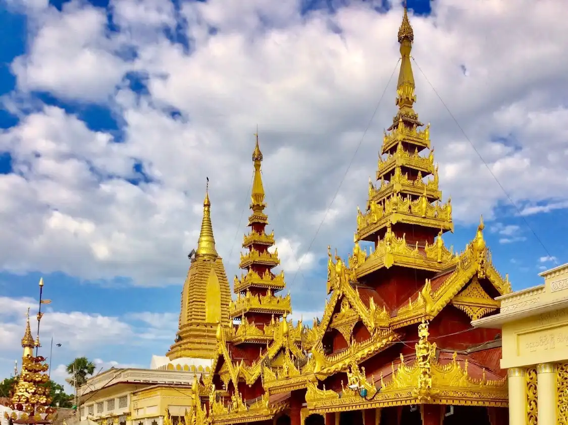 Hotels near Shwezigon Pagoda