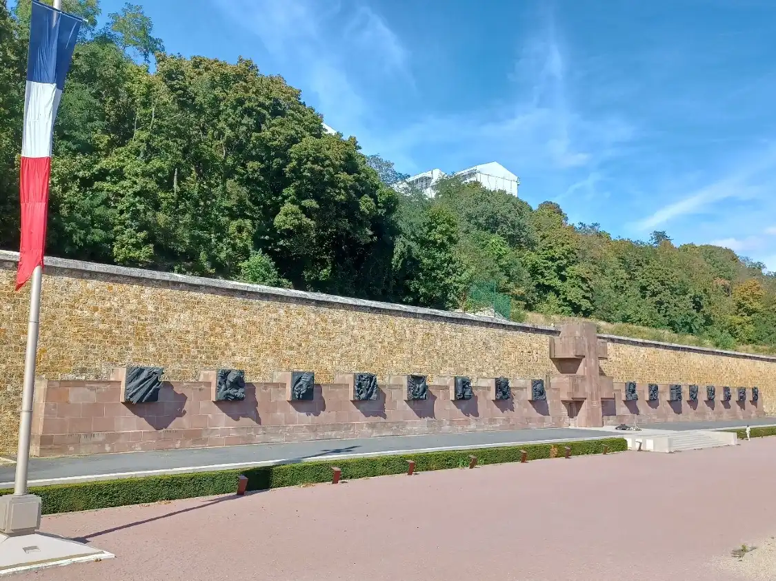 Hotels near Le Mont-Valérien French Memorial to Resistance Martyrs