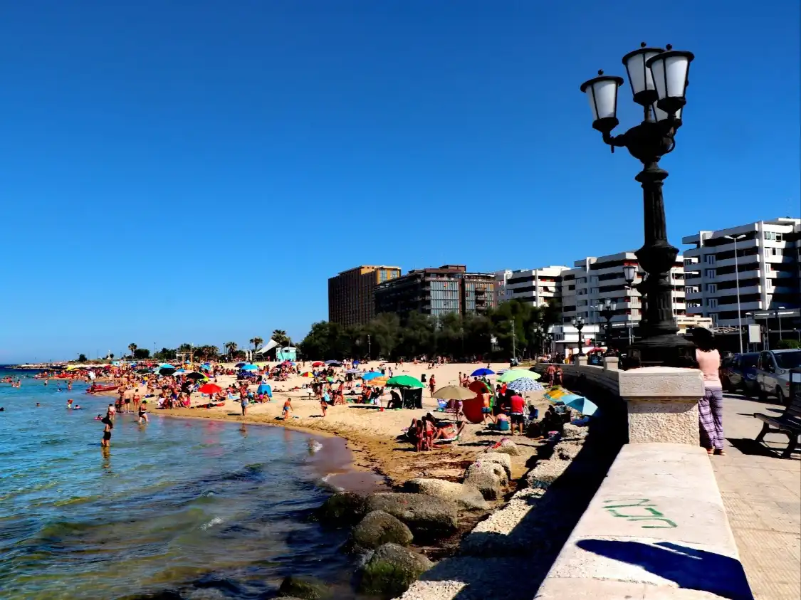 Hotels near Pane e Pomodoro Beach