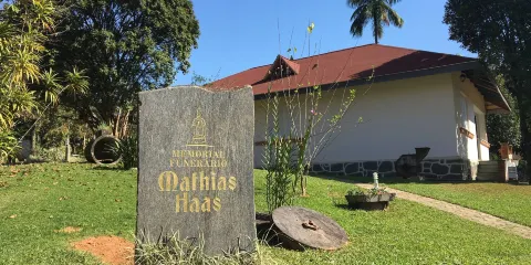 Memorial Funerario Mathias Haas