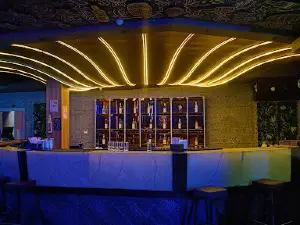 BARREL HOUSE (CLUB & LOUNGE)