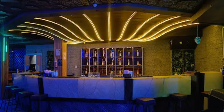 BARREL HOUSE (CLUB & LOUNGE)
