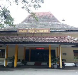 Gedung Wayang Orang Sriwedari