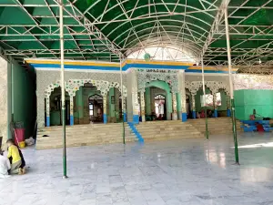 khalifa nawaz ali Gadineesh of Shrine of sakhi shah Bilawal noorani