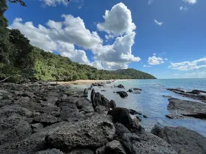 Etty Bay Beach