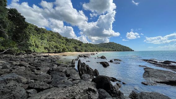 Etty Bay Beach