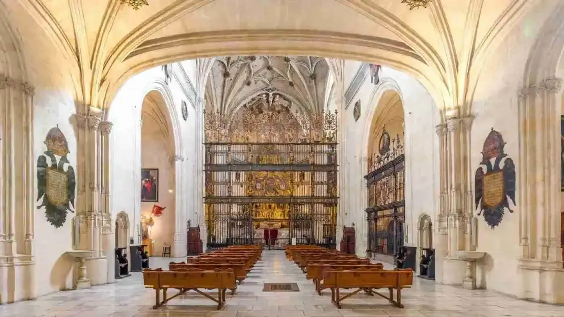 Các khách sạn gần Capilla Real
