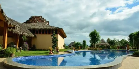 雲南隴川縣龍安温泉自駕遊營地
