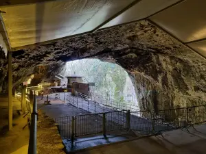 Peak Cavern