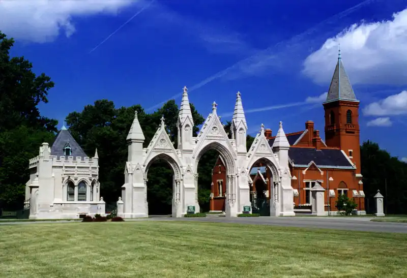 Hotels near Crown Hill Funeral Home & Cemetery