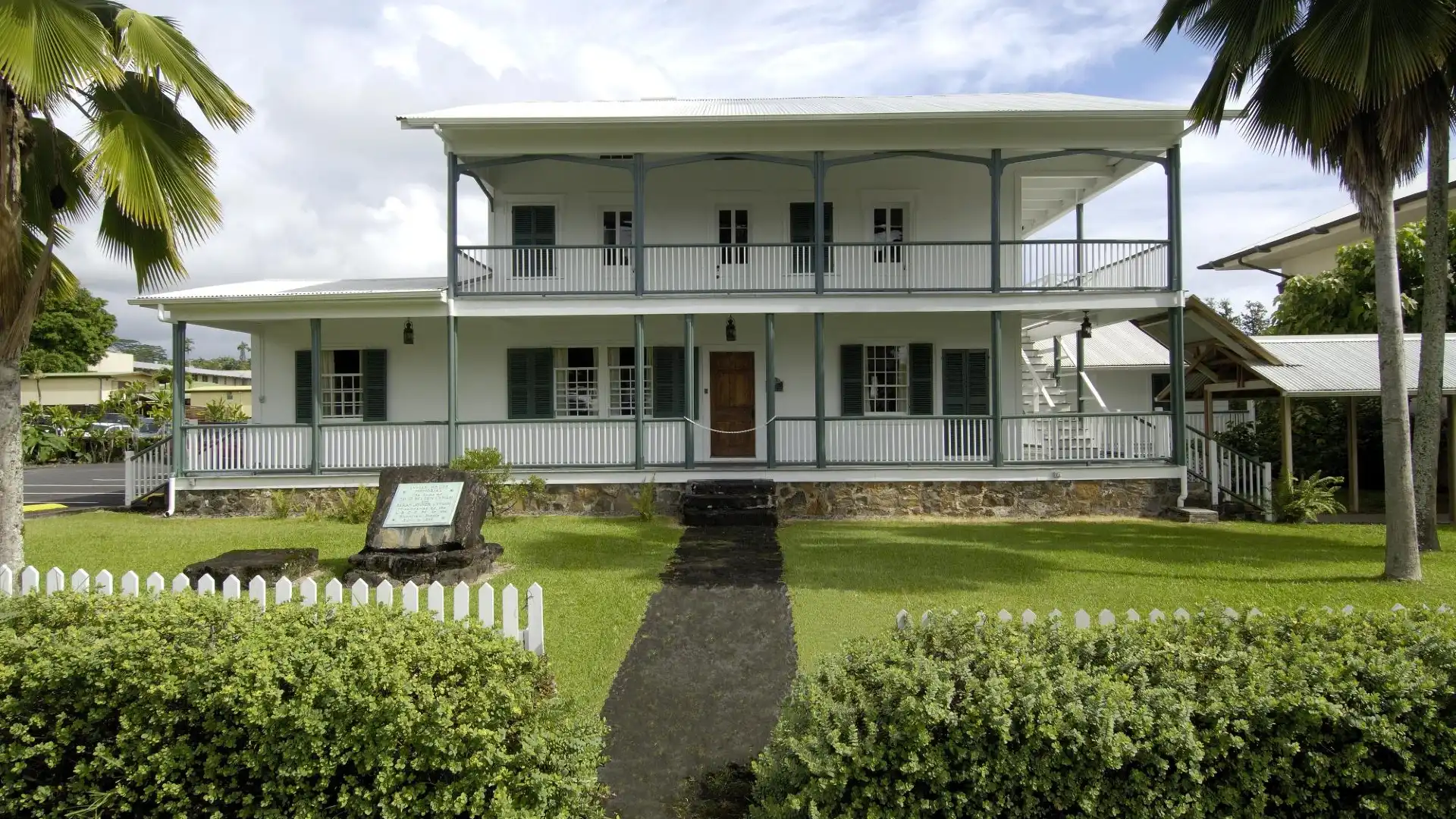Hotels near Lyman Museum