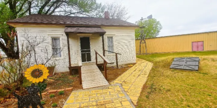 Dorothy's House/Land of Oz