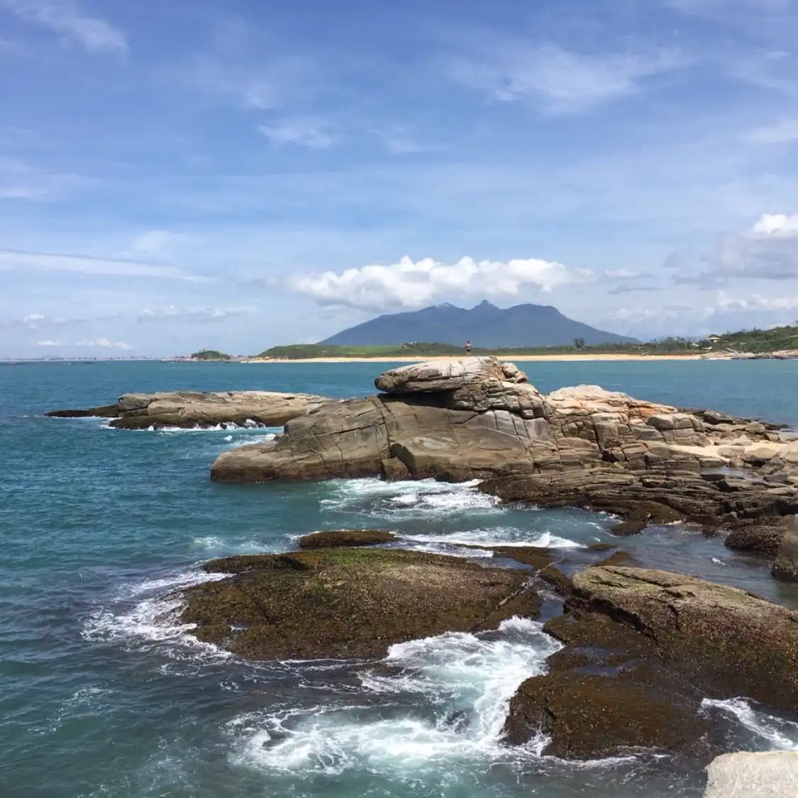 Costa Island 주변 호텔