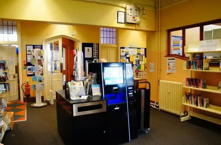 Leigh Library附近的飯店
