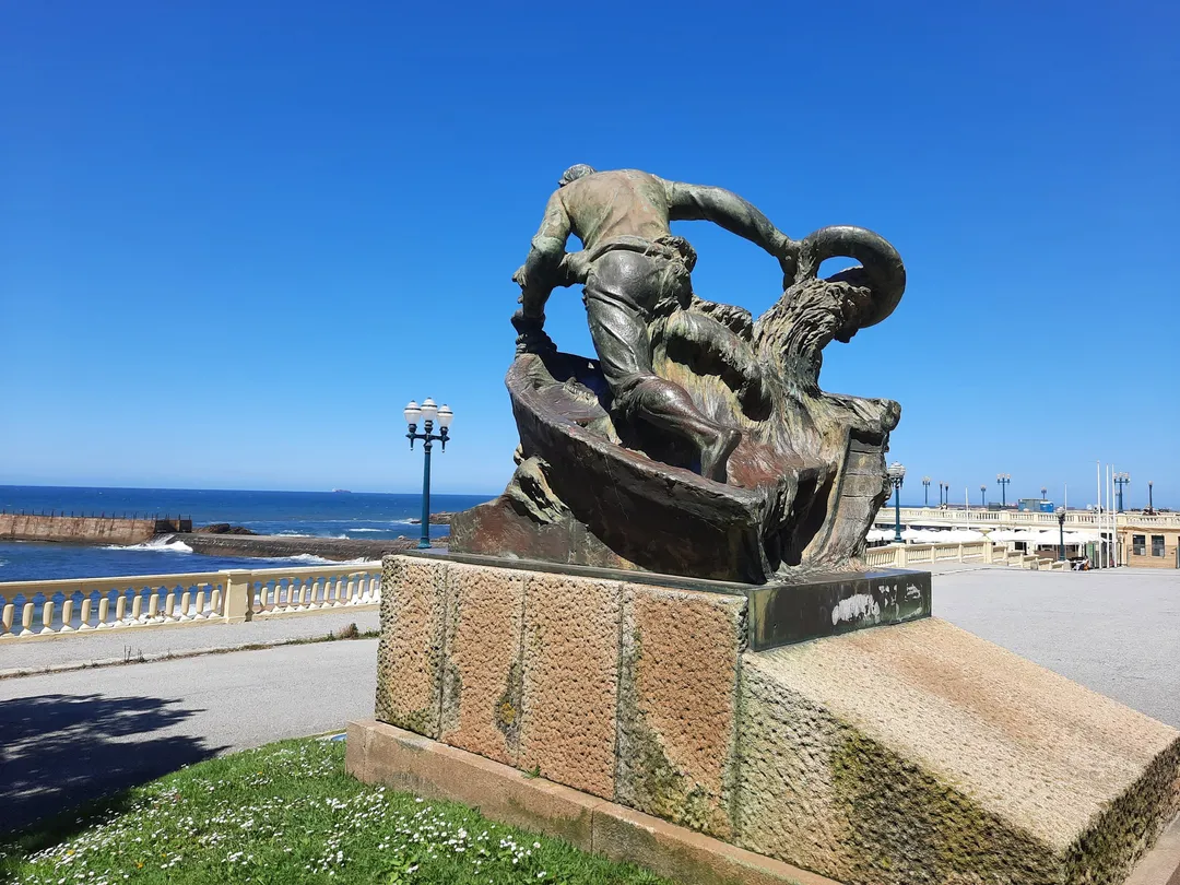 1_Estatua do Salva Vidas