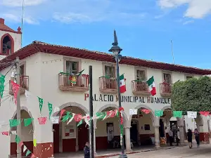 Plaza De Armas Huaniqueo