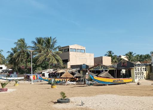 Compare 3 airports near Saly Portudal