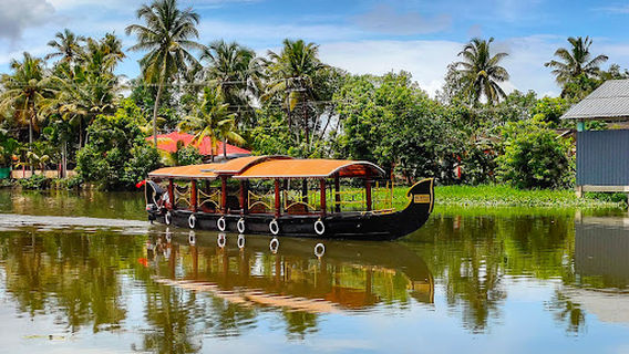 Sree Murugan Shikara Boat Service,Kumarakom
