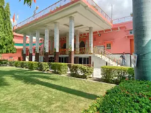 Shri Paramhans Ashram