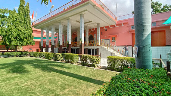 Shri Paramhans Ashram