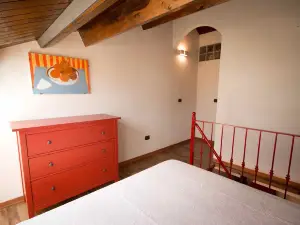 La "casetta rossa del Borgo" -Tropea-