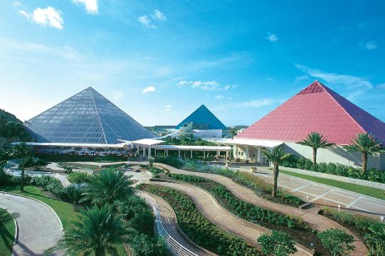 Compare 4 airports near Galveston