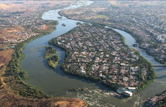 瓦拉達里斯州長市