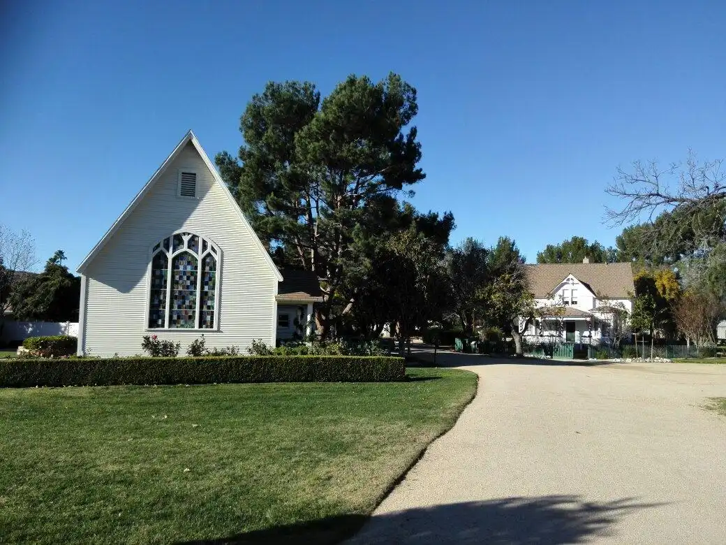 Hotels near Strathearn Historical Park