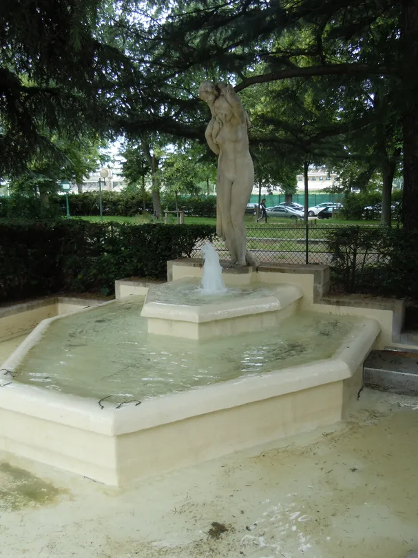 5_Fontaine du square Tolstoi