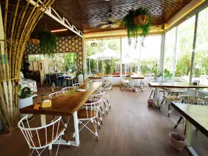 Natural Garden Cafe and Kids Farm