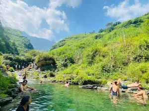 Thâm Luông Waterfall