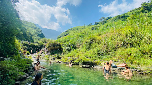 Thâm Luông Waterfall