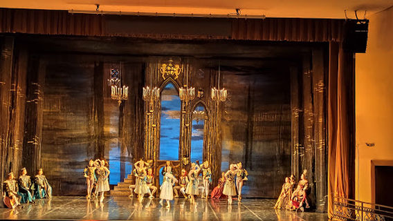 Gosudarstvennyy Teatr Opery I Baleta Respubliki Sakha Im. D.k.sivtseva-Suoruna Omolloona