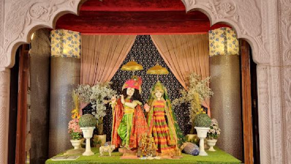 Giriraj Dharan Mandir DAUSA