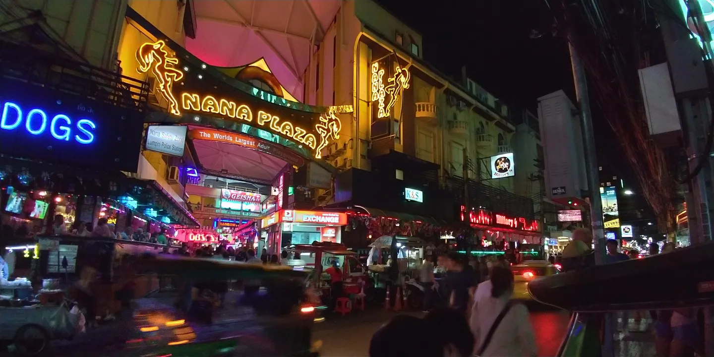 4_Nana Plaza