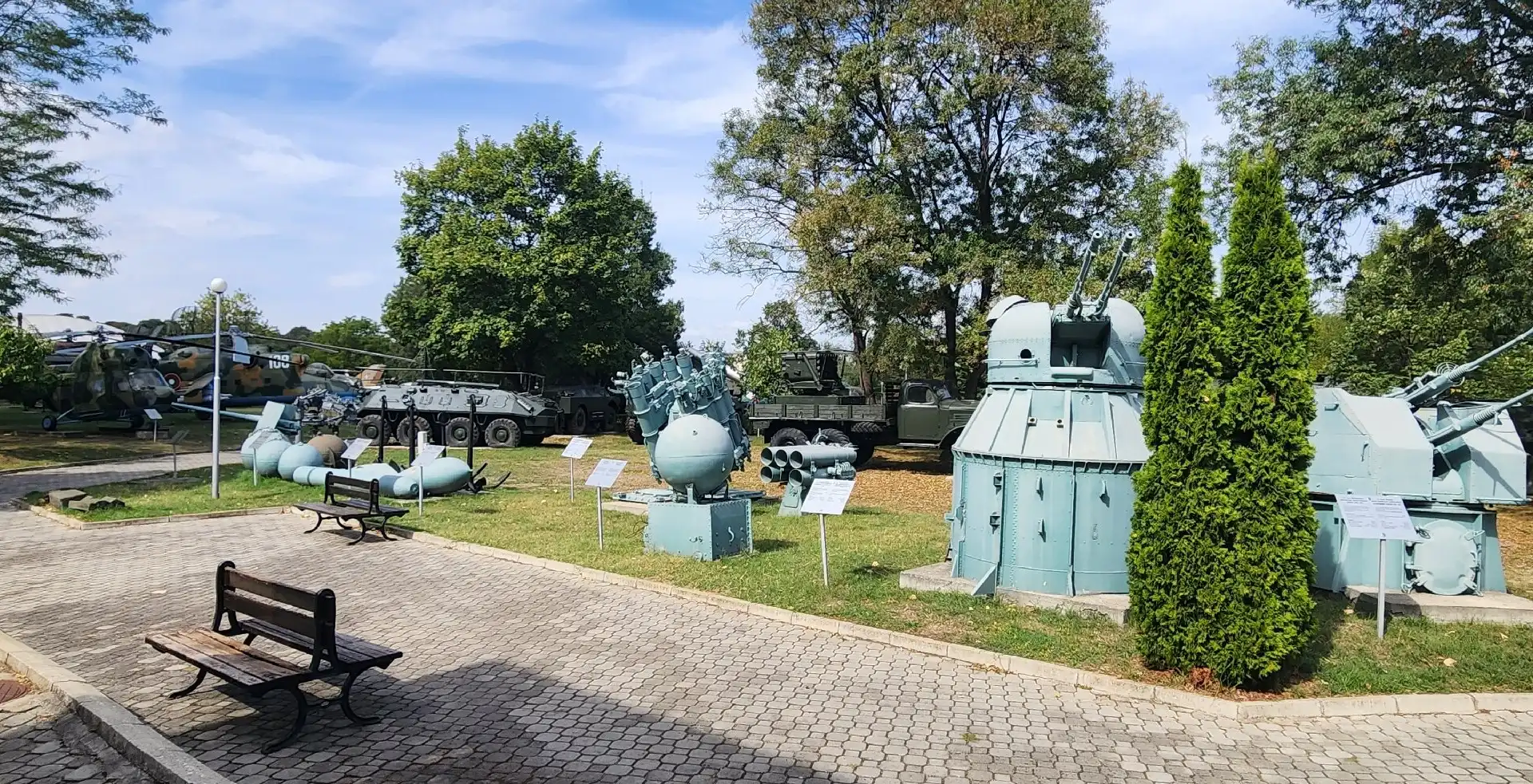 Hotel berhampiran National Museum of Military History