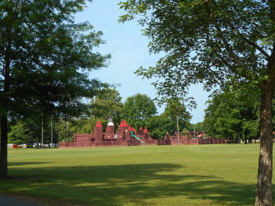 Hotels near Don Fox Community Park