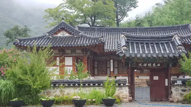 Hotels near Pyochungsa