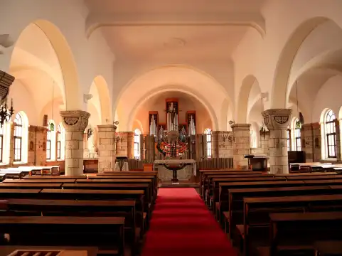 天主教松峯教會附近的飯店