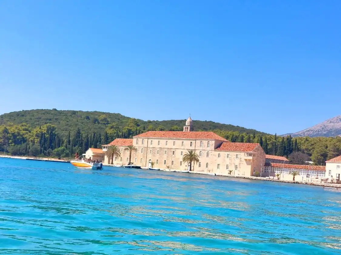 Hotels near Badija