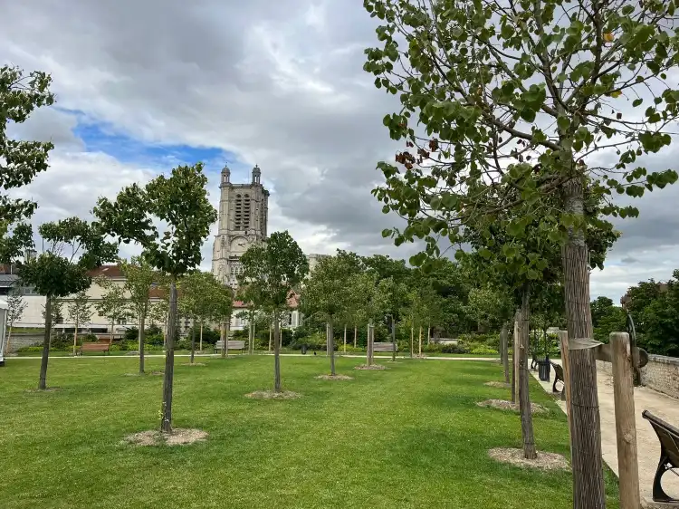 Hotels near Le Coeur de Troyes